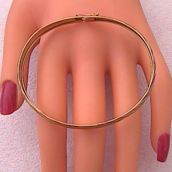 10k Yellow Gold Diamond Cut Bangle/Bracelet - Picture 5 of 8